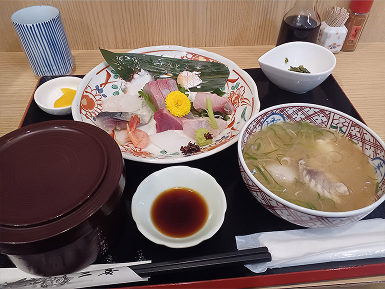 きときと亭三喜の刺身定食