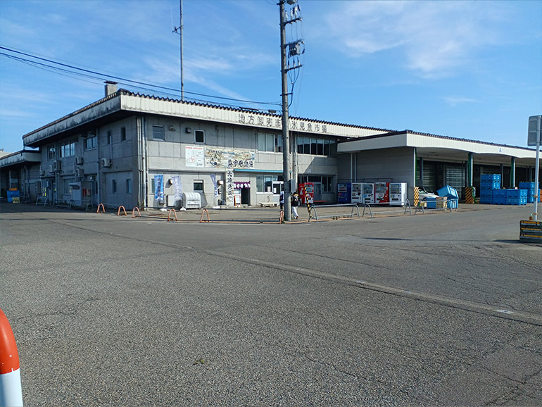 氷見漁港市場食堂の外観