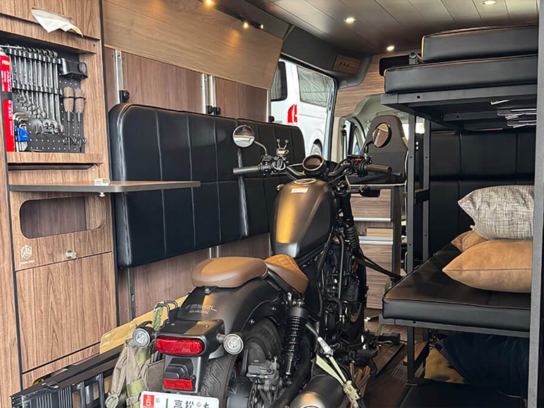 グランボックスL3の車内