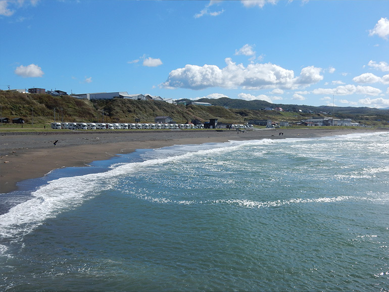 海から会場を撮影