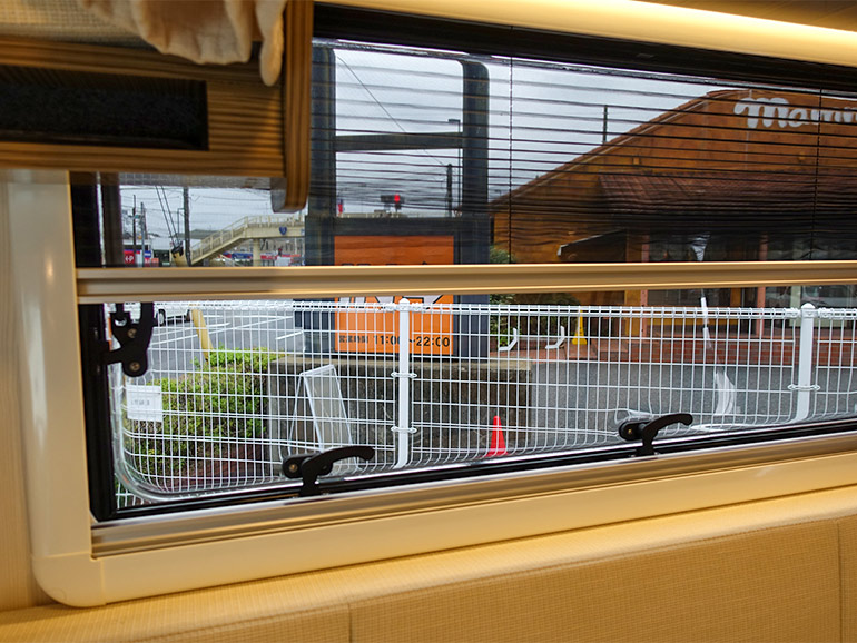 zilのアクリル二重窓