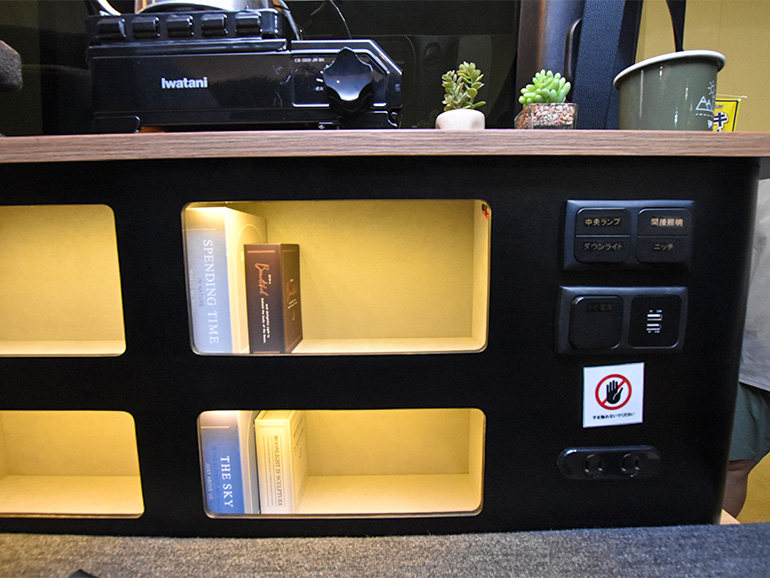 DARK PRIME IIのメインスイッチ