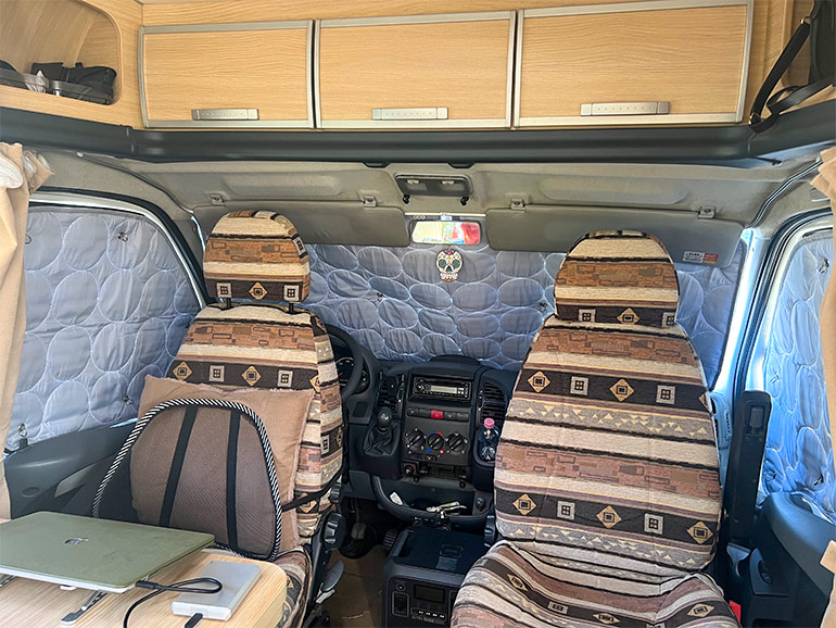 運転席の断熱シェード