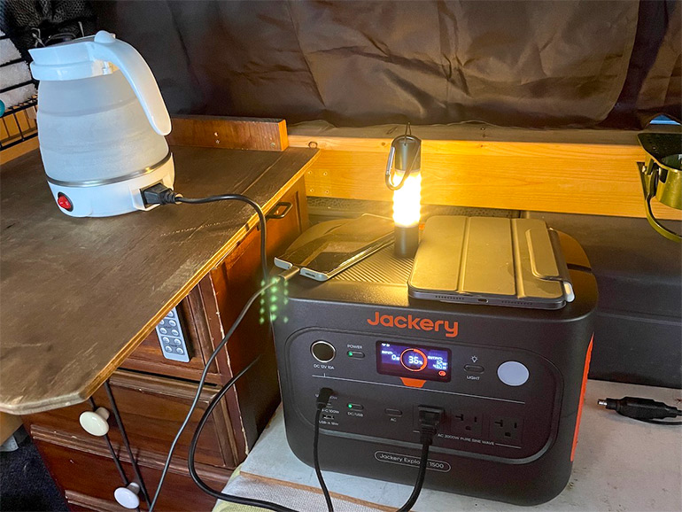 ポータブル電源に物を置く