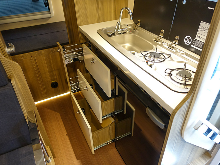 ZiL520のギャレー