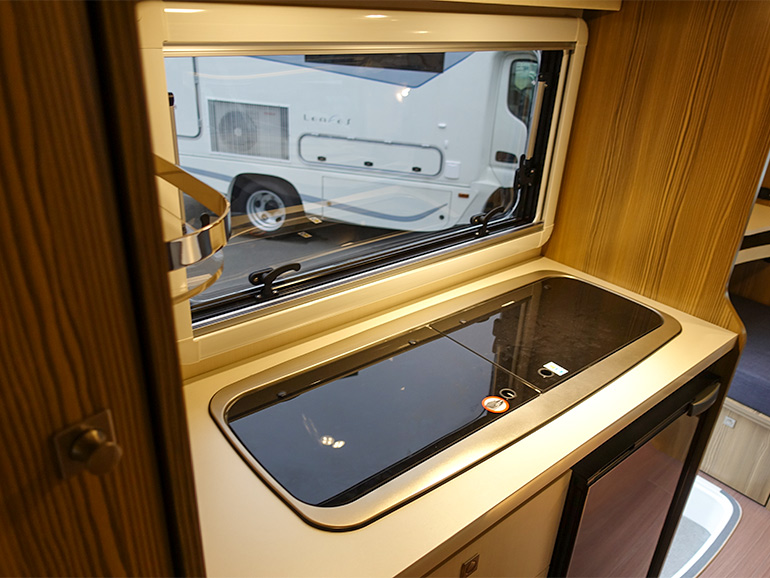 ZiL520のギャレー