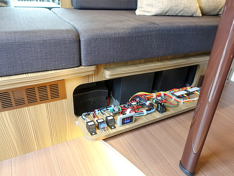 ZiL520のサブバッテリー