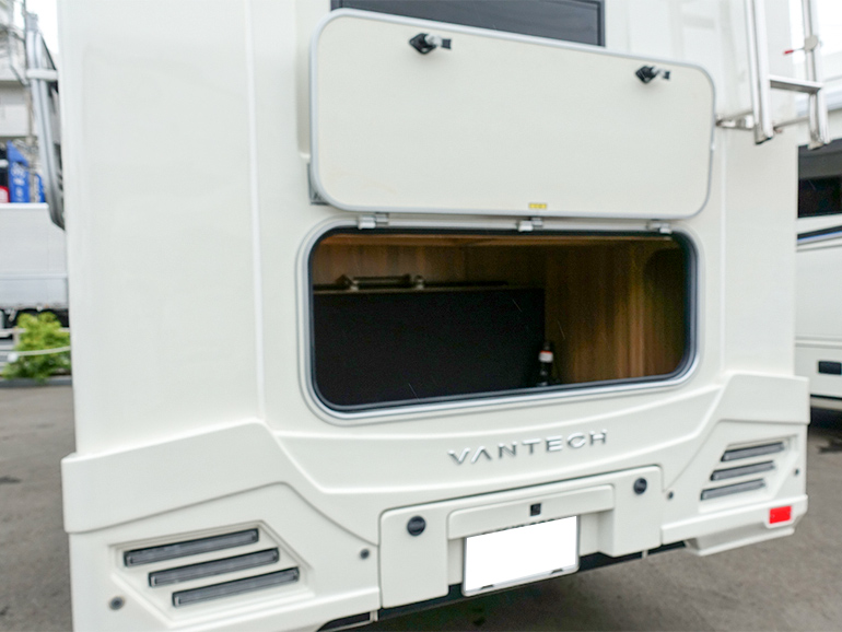 ZiL520の外収納庫