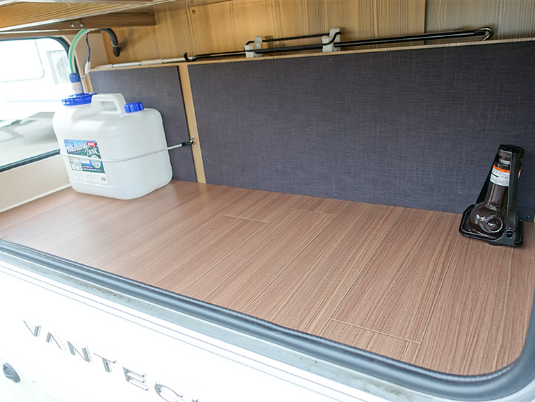 ZiL520の外収納庫