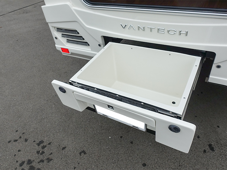 ZiL520の外収納庫