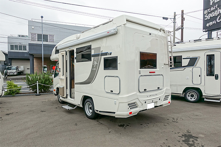 ZiL520の外装リア