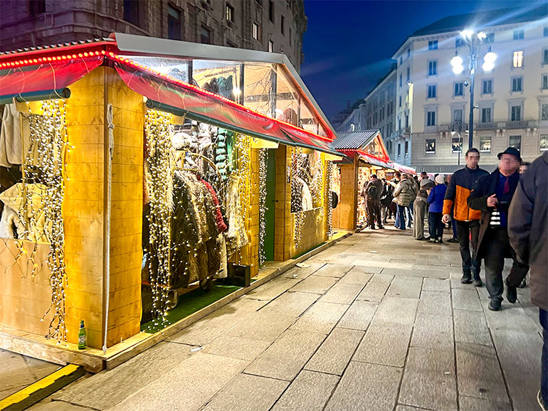 ミラノのクリスマスマーケットの店