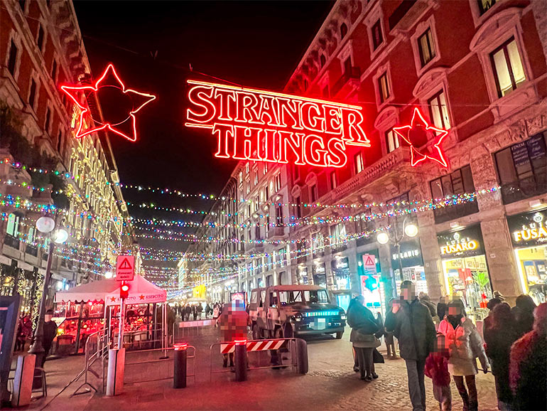 Stranger Thingsのクリスマスライトアップ