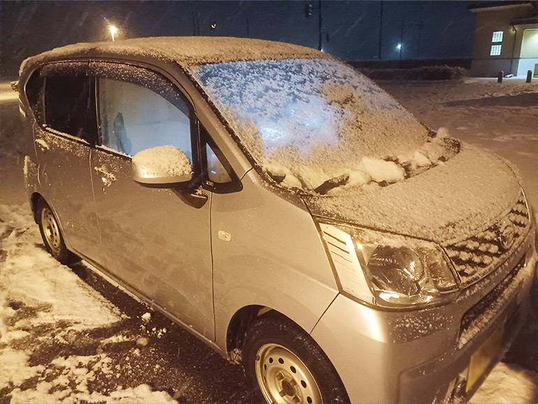 雪の中の車中泊