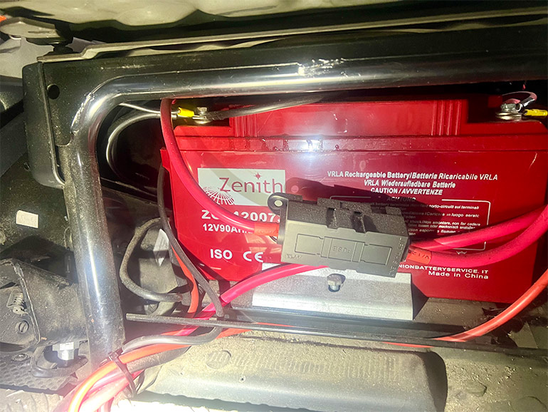 キャンピングカーのバッテリー