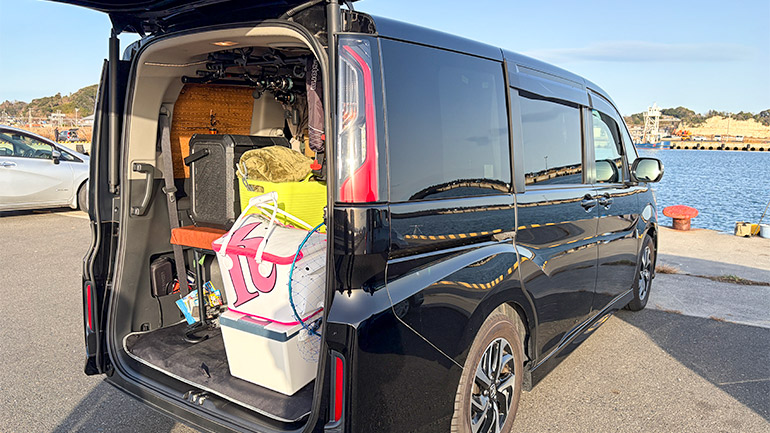 国産ミニバンで車中泊&釣り