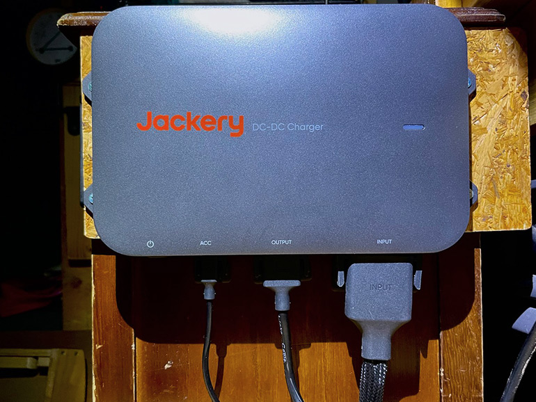 JackeryのDrive Charger 600Wの本体