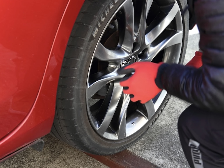 スタッドレスタイヤを装着中