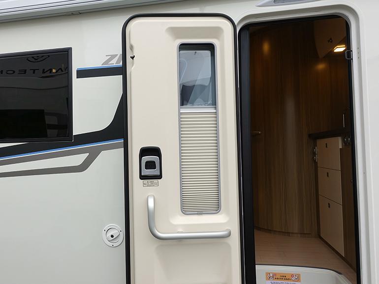 ZiLリアエントランス