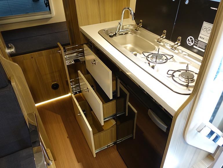 ZiL520のギャレー