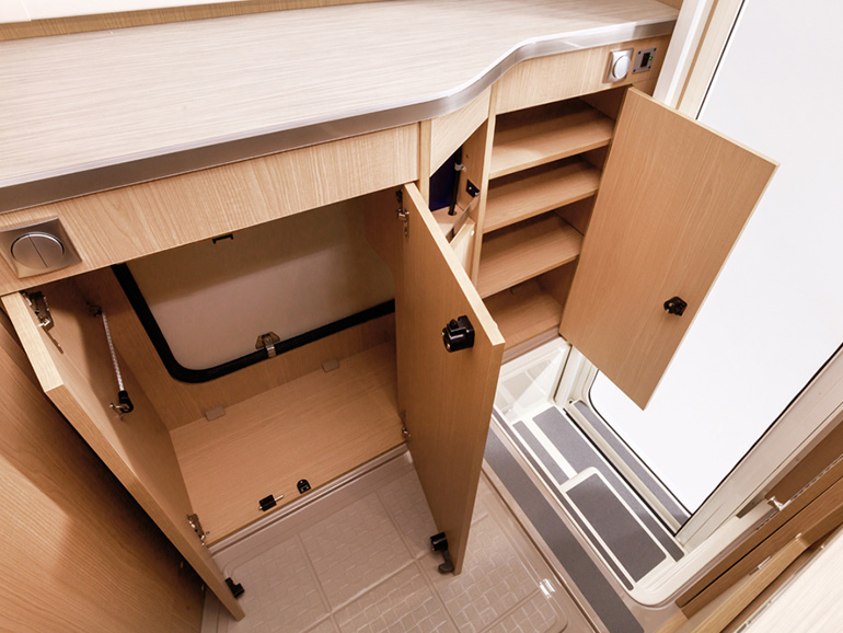 コルドリーブスのエントランスの収納棚