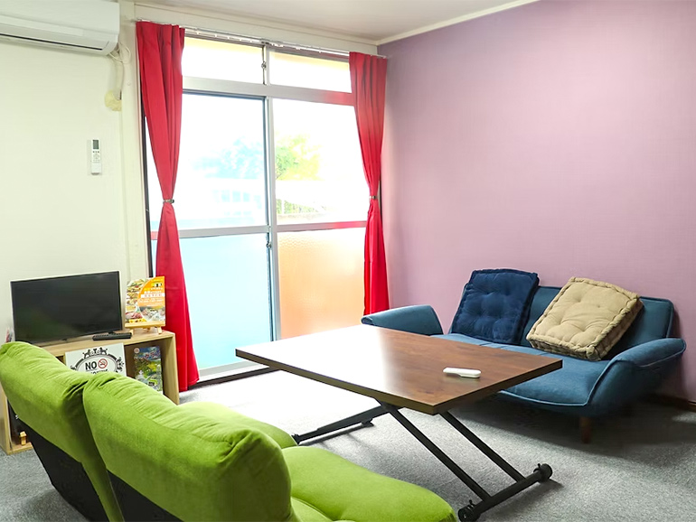 ダイニングキッチン青山の店内