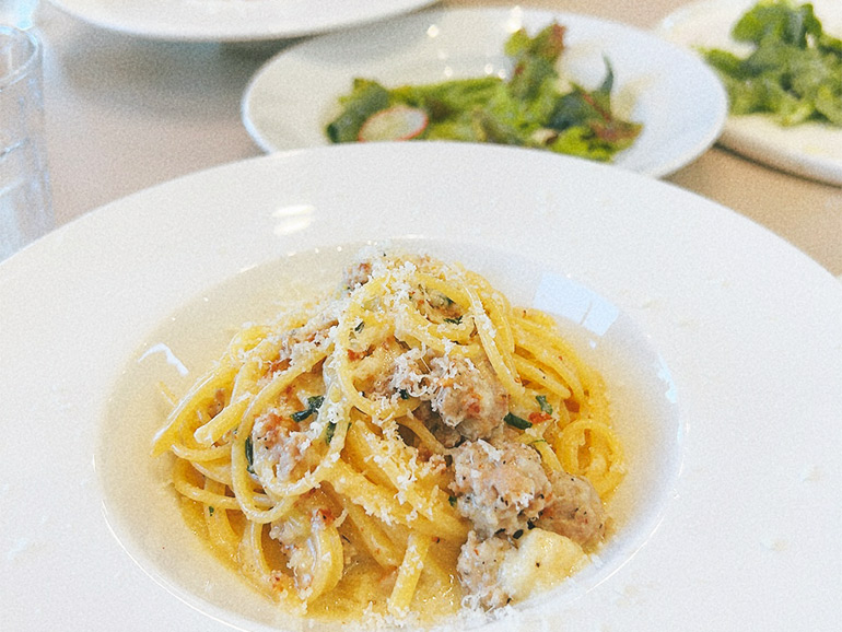 with DOG COFFEEのパスタ