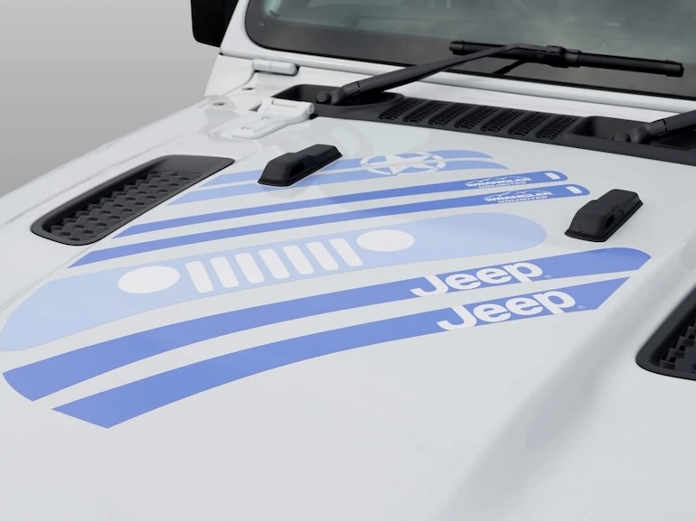 Jeep® Wrangler Snow Traceのボンネット