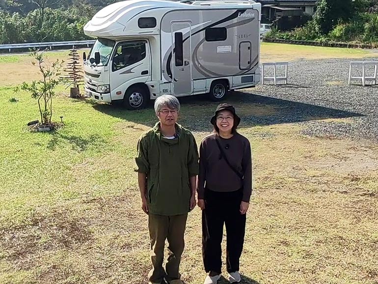 キャンピングカーとその所有者