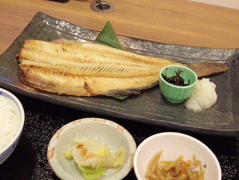 新造船「けやき」の食事