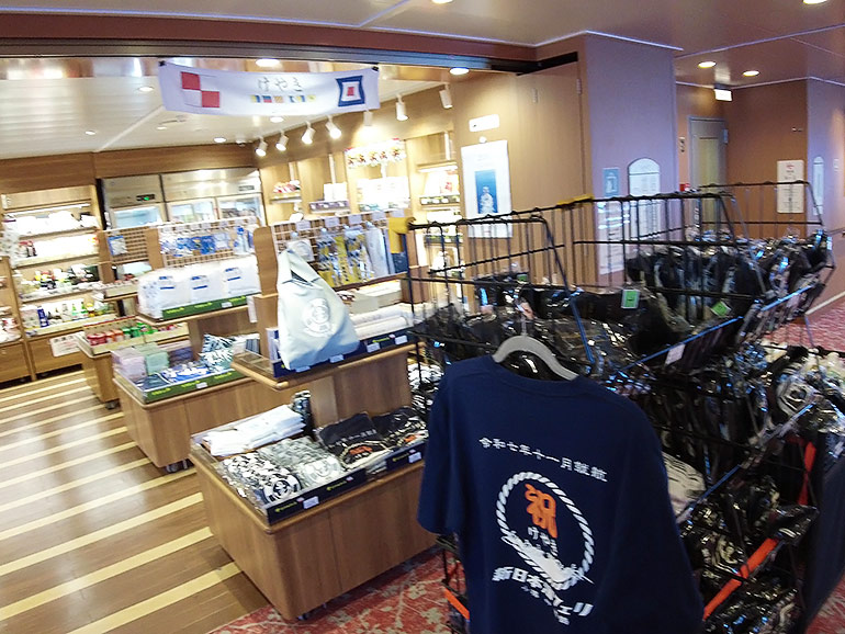 新造船「けやき」の売店