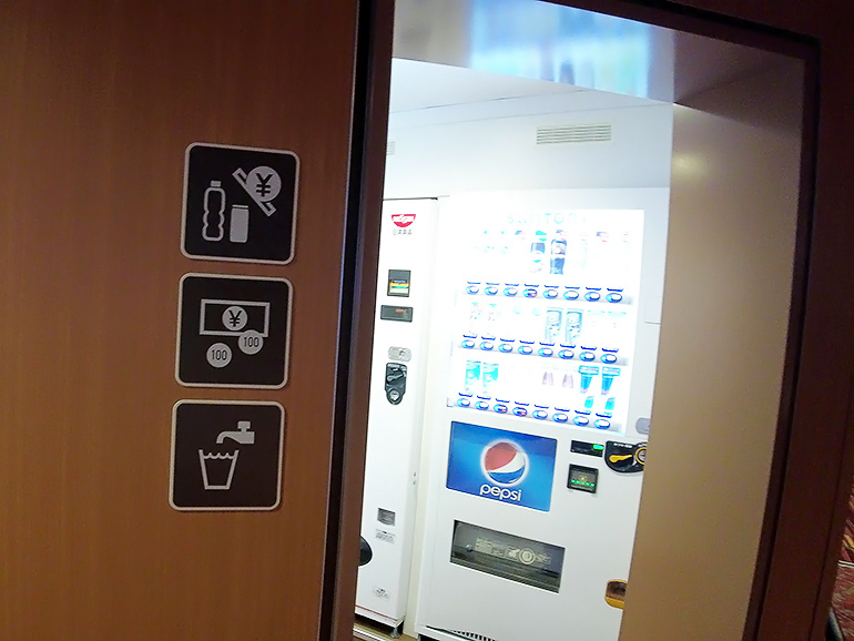 新造船「けやき」給油室