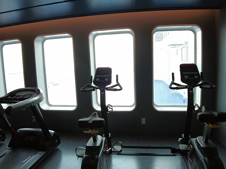 新造船「けやき」スポーツルーム