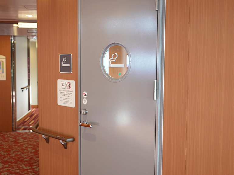 新造船「けやき」喫煙所