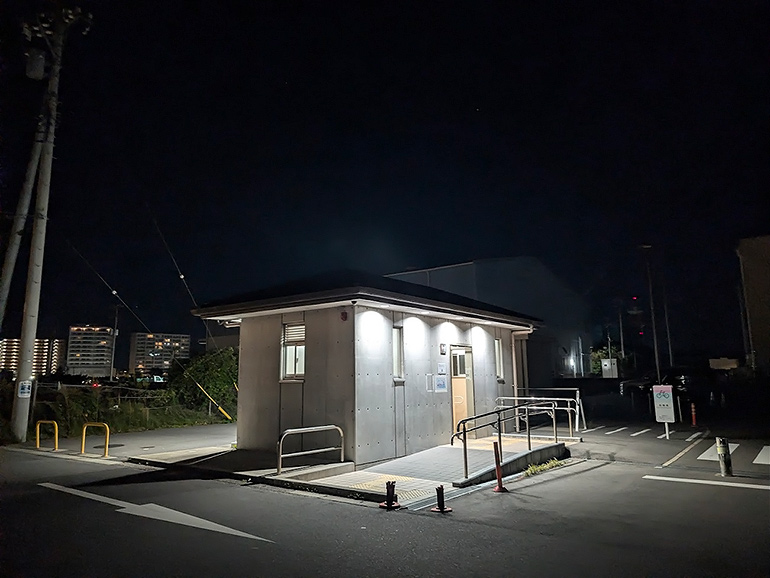 鳥居崎海浜公園駐車場のトイレ