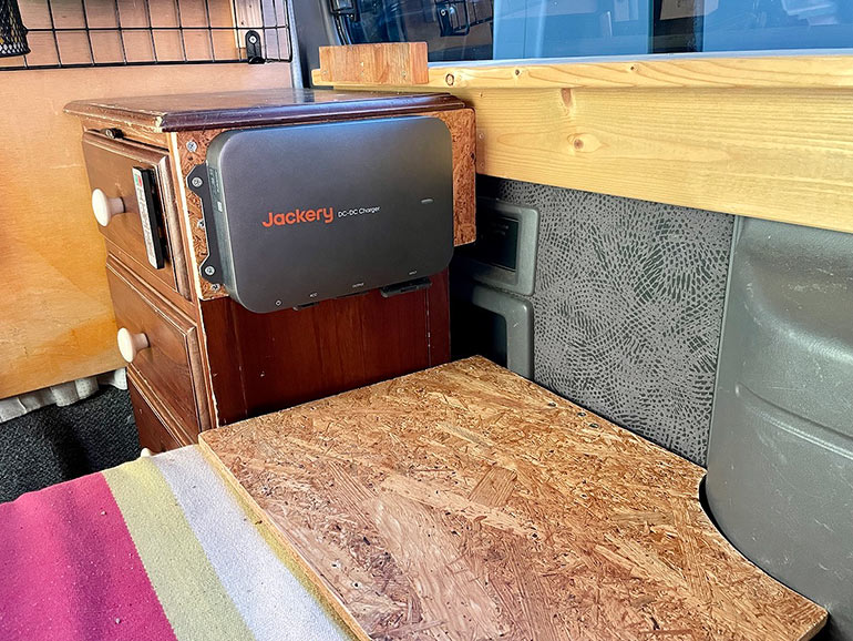 ポータブル電源の台座