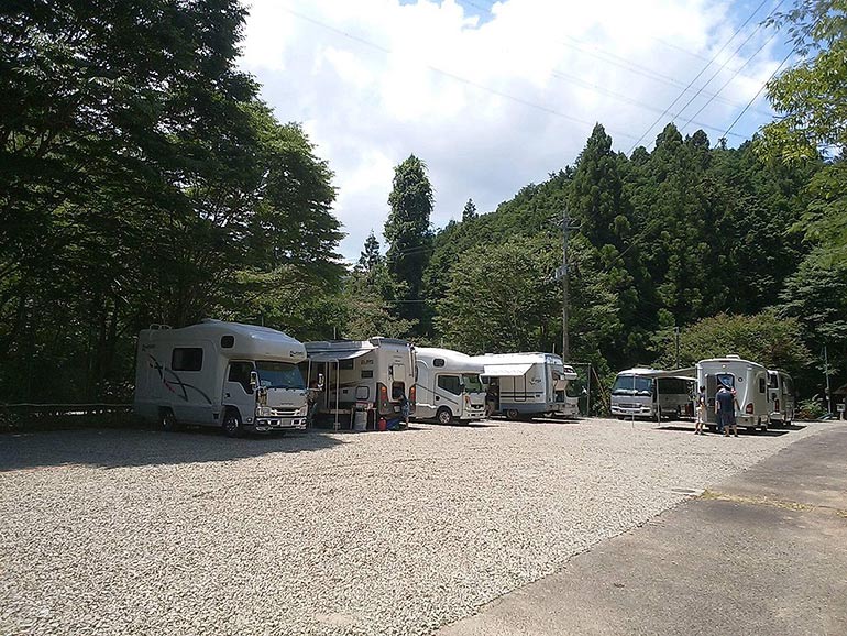RVパーク 美郷の湯の駐車場
