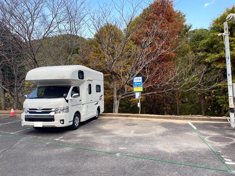 RVパークsmart 源じいの森キャンプ場の駐車場