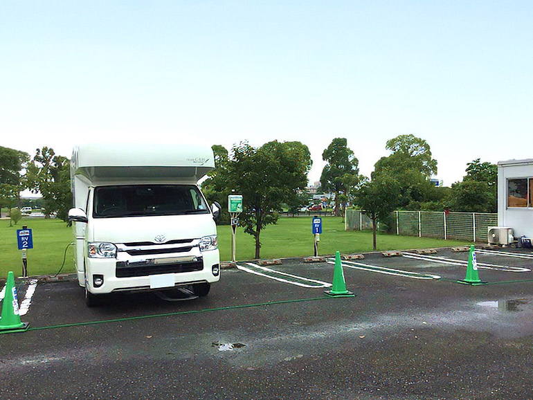 RVパークsmart 川の駅船小屋恋ぼたるの駐車場