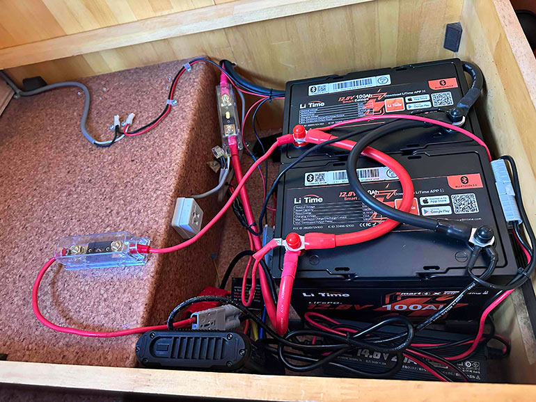 サブバッテリー