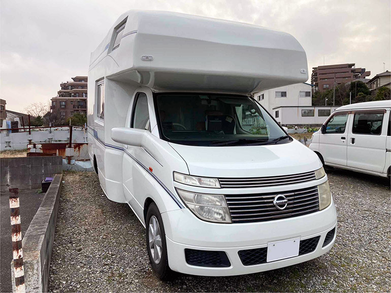 中古のキャンピングカー