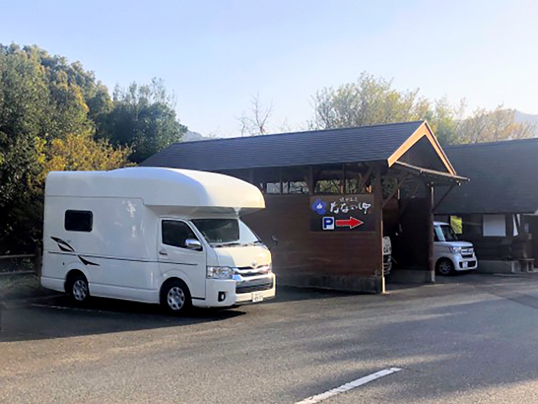 RVパークsmart 鳴神温泉 ななのゆの駐車場
