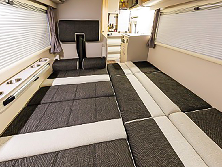 ジョリビー Type REの車内