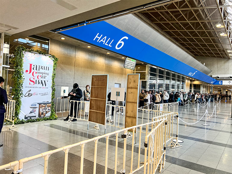 ジャパンキャンピングカーショーの会場入り口