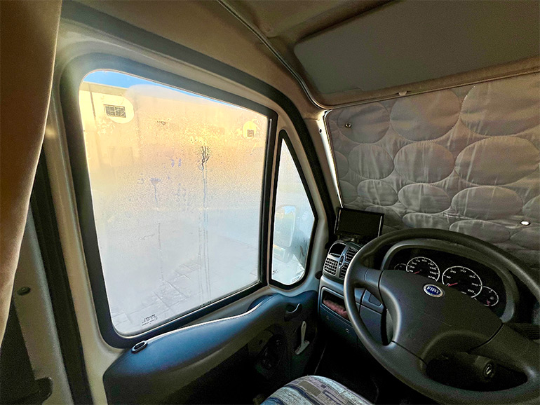 キャンピングカー結露