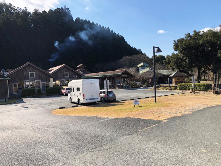 RVパークsmart癒しの森ゆ～かむの駐車場