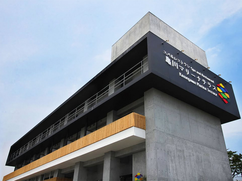 亀川マリーナテラスの外観