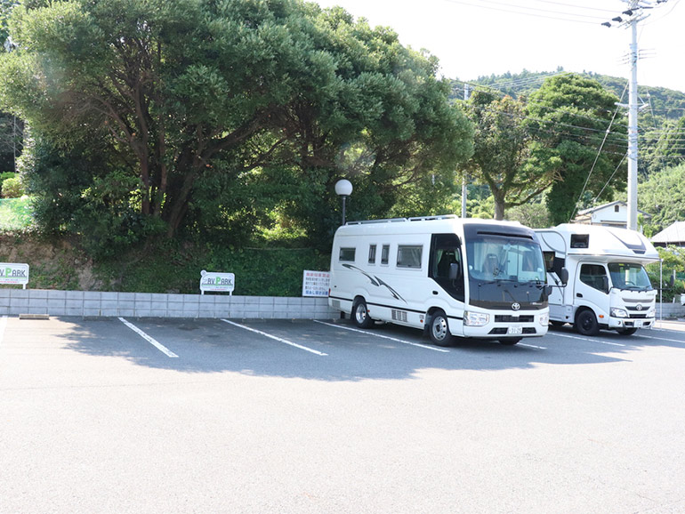 RVパーク関あじ関さば館の駐車場
