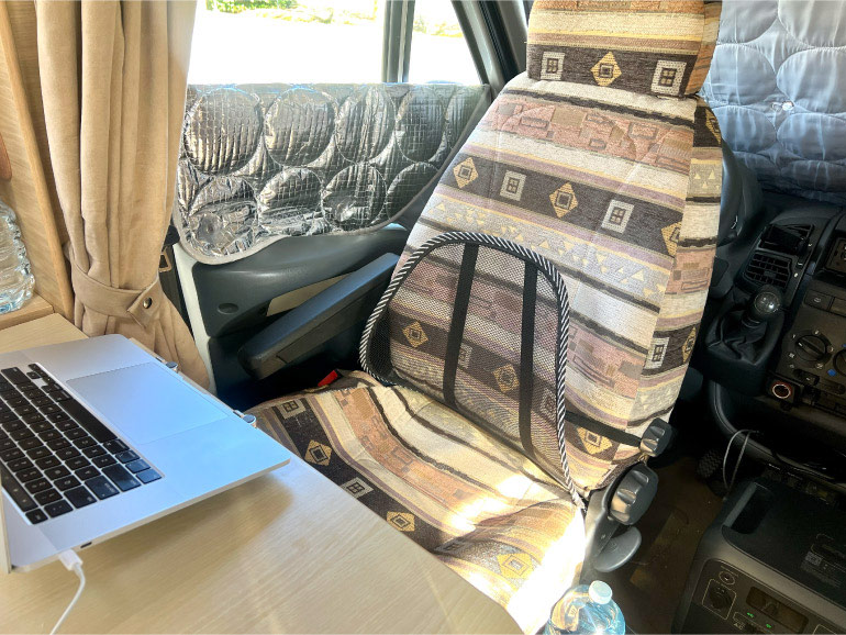 運転席用の背もたれ