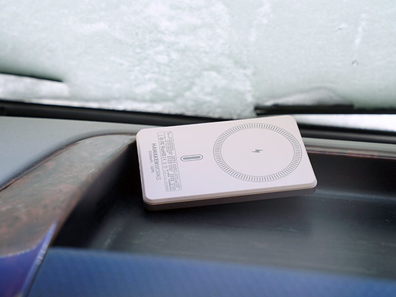 車内に置いてあるバッテリー